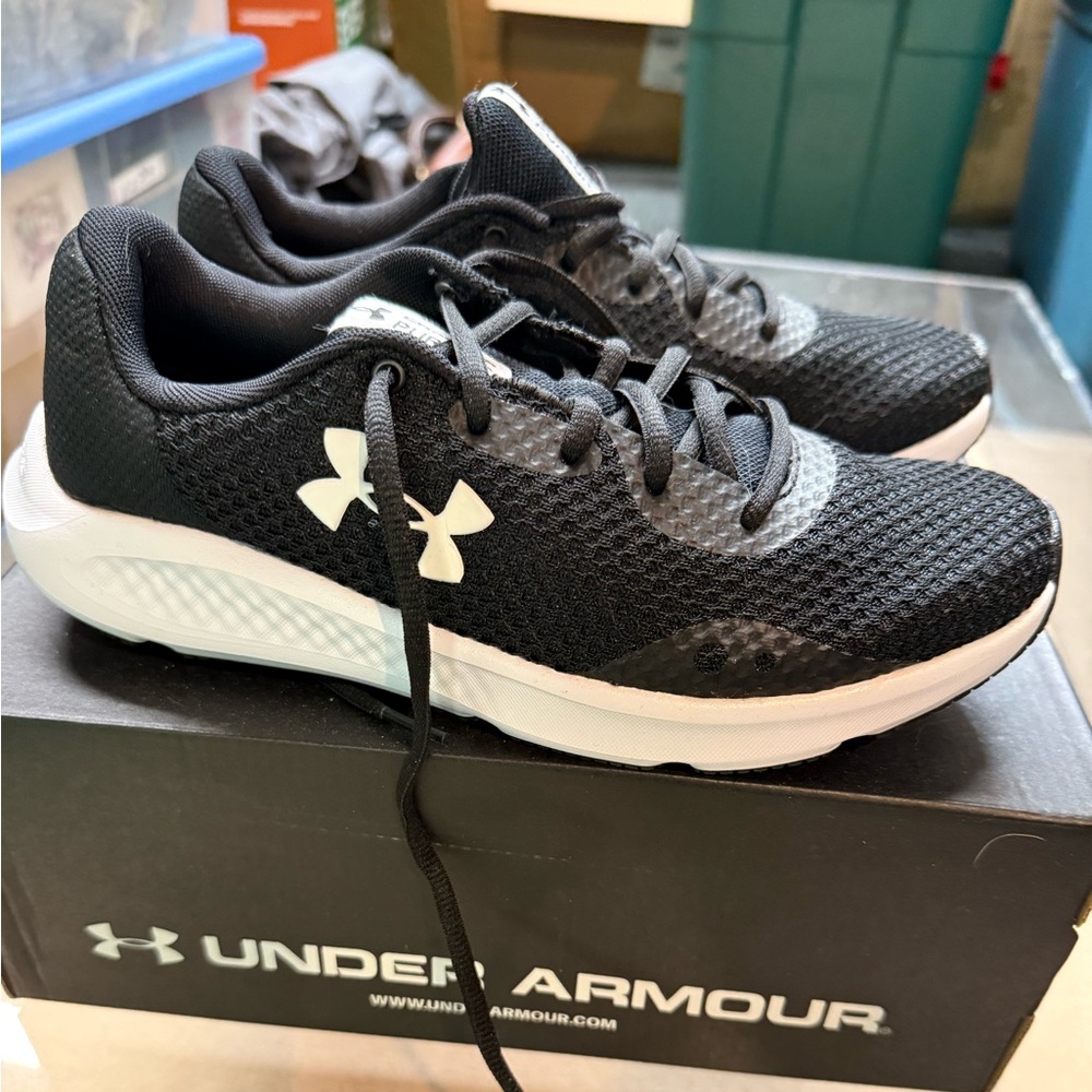 NWT!!! - UA W Charged Pursuit 3 - size 7.5